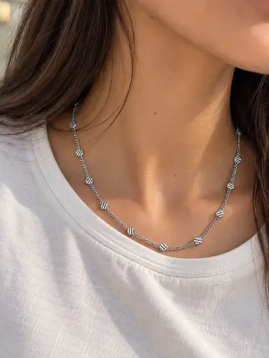 Italian 925 sterling silver geometric chain.