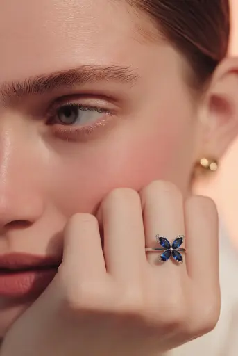 [RG-002] Silver butterfly ring with blue stones.